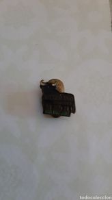 Collection of wines and liquors: ANTIGUO PIN INSIGNIA DE SOLAPA BRANDY SOLAPA AÑOS 50